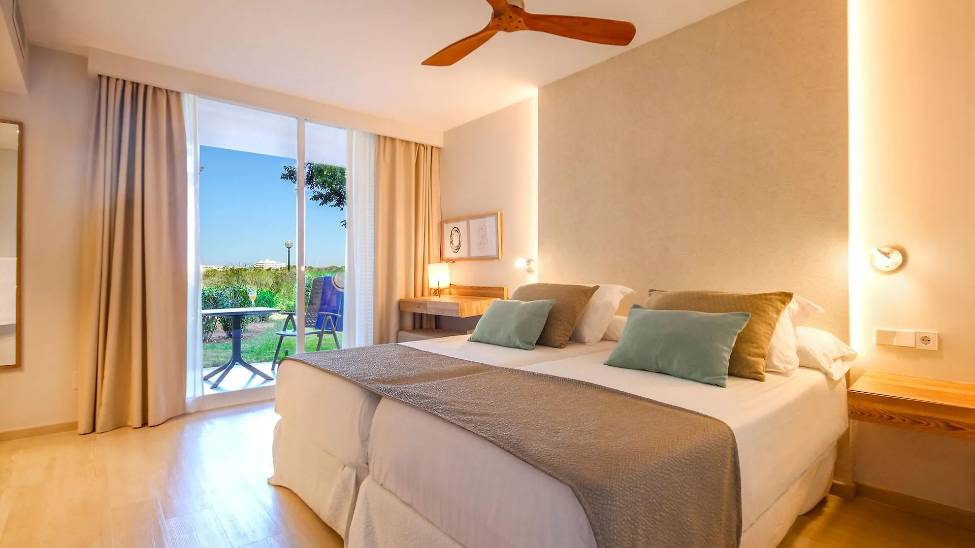 Hotel Blau Colonia Sant Jordi Colonia de Sant Jordi 4*,